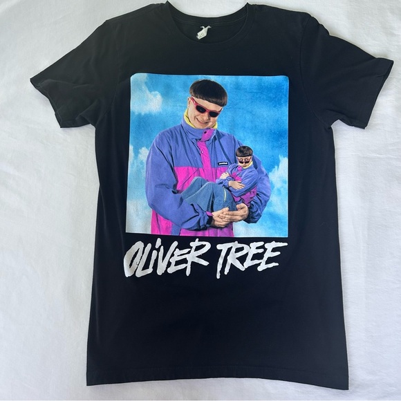 Oliver Tree Holding Baby Oliver Tree T-Shirt Black Size Medium - Picture 1 of 5